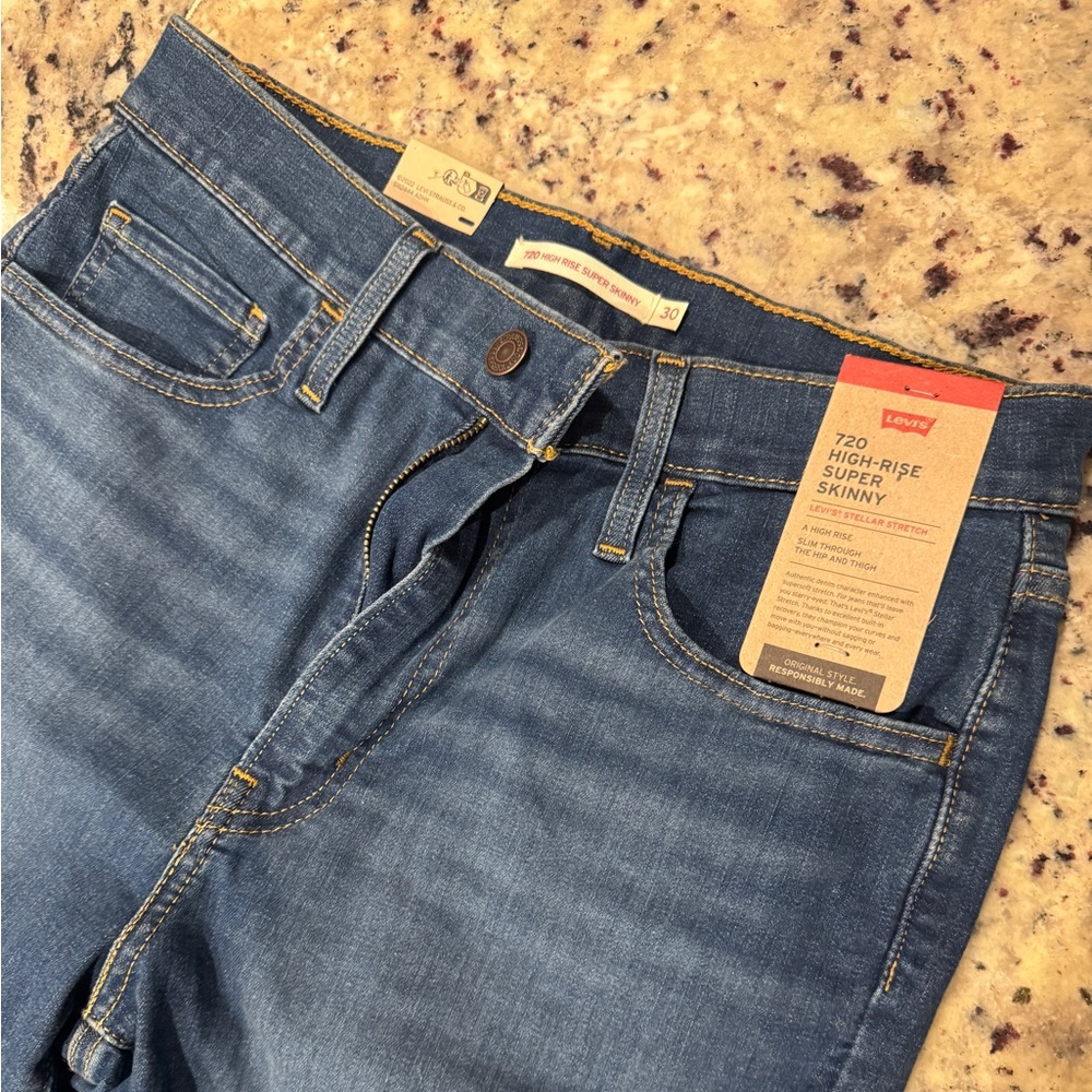 NWT Women’s Levi’s 720 High Rise Super Skinny Jeans